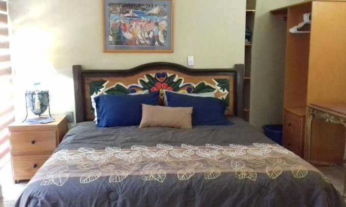 Chapala Centro Bed & Breakfast | Bed and breakfast ∙ 2 guests