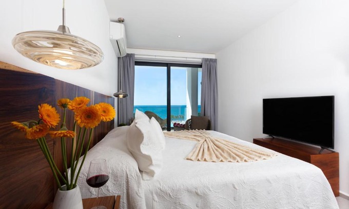 Flamingos House | Blue view beauty! Beachfront condo with large private terrace