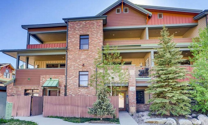 Frisco House | Boulevard Bend P1 by Book by Owner