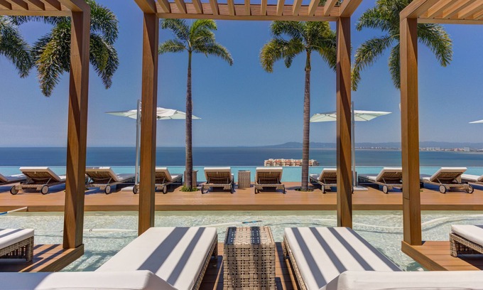 Alta Vista Apartment | Brand New Designer SohoPV Ocean Views Rooftop Pool