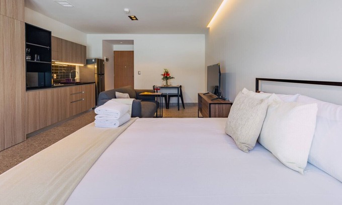 Miguel Hidalgo Apartment | Bright & Modern Studio w/Gym & Pool | VIATO HOMES