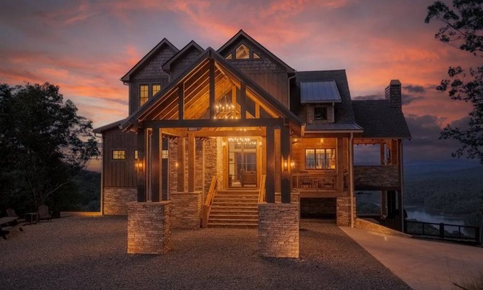 Blue Ridge Cabin | Cabin ∙ 5 bedrooms ∙ 12 guests