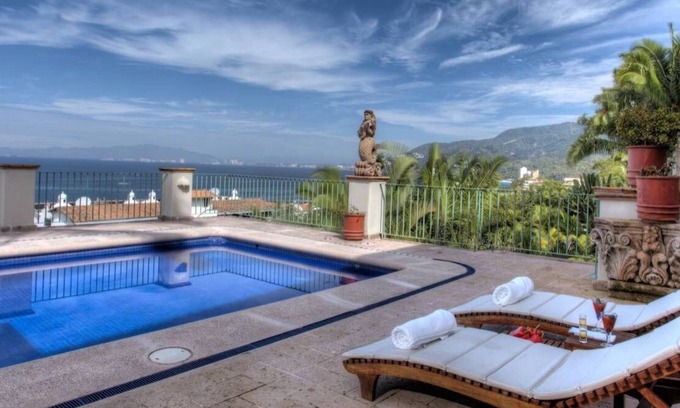 South Shore Hotel Area Villa | Casa Peregrina, Beautiful Large 6-10 Bedroom Villa