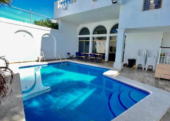 Zona Dorada House | Casa Sabalo para 30 Personas