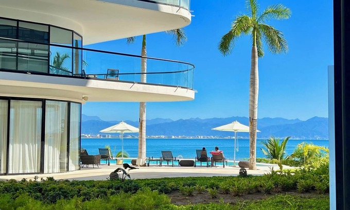 La Cruz de Huanacaxtle Condo | Charming 2-bedroom condo IN THE BEACH with WiFi, AC in adorable La Cruz