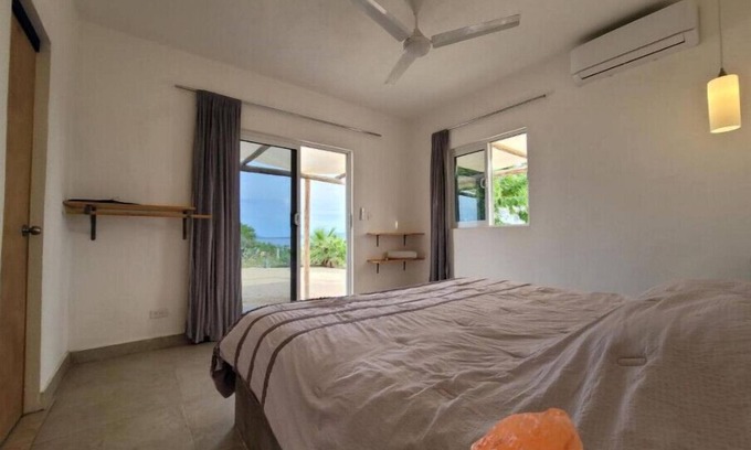 La Ventana Hostel | Comfort King Room #9 with Partial Sea View