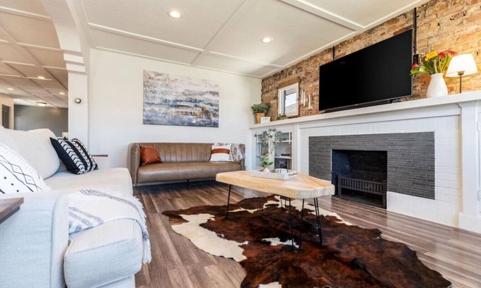People's Freeway House | Cottage on Main - Only Minutes to Downtown SLC!