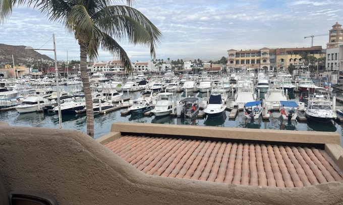 El Medano Ejidal Apartment | Cozy apartment on the marina with pool, kitchen, WiFi and AC in Cabo San Lucas