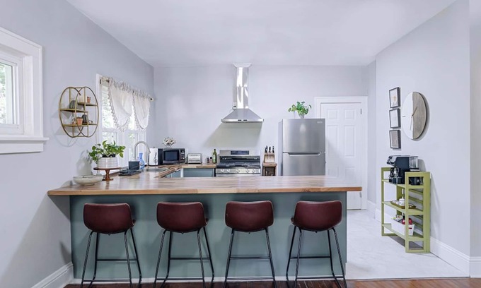 Westwood House | Cozy Modern 2 Bedroom House Near Downtown Cincinnati in Historic Westwood