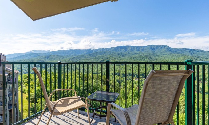 Gatlinburg - Pigeon Forge Condo | Deer Ridge C301 | Mountain Views + Indoor/Outdoor Pools!