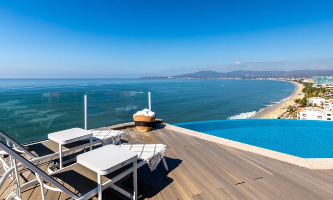 Flamingos Condo | Del Canto PH 10D Luxury & The Best Ocean View!