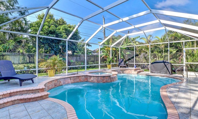 Naples Park House | Escape rates ! 139/n reduced from 189/n Oct. pool, spa, wifi, close to beach !