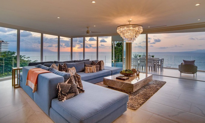 South Shore Hotel Area Apartment | Fabulous Oceanfront 3BR 3BA Condo with Resort amenities - 5min from Downtown