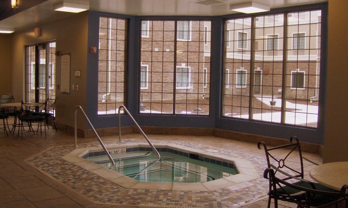 Novi Condo | Free Breakfast Buffet! Indoor Pool, Hot Tub & Gym!