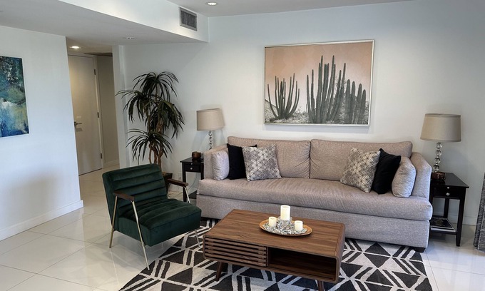 Palm Springs Condo | Fully Renovated 2-Bed 2-Bath at Resort Style Palm Canyon Villas