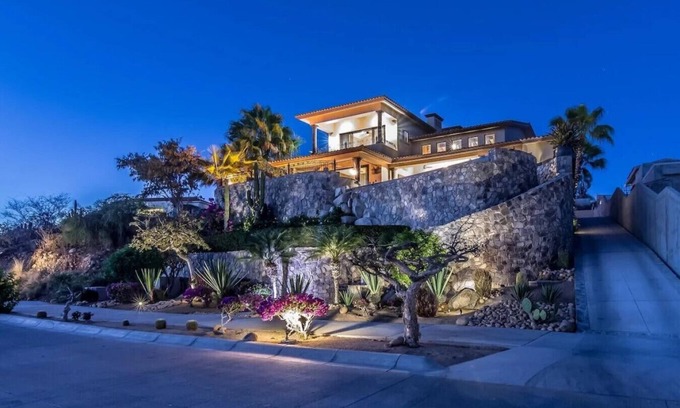 San Jose del Cabo Villa | Gorgeous Villa with Golf and Beach Club Access