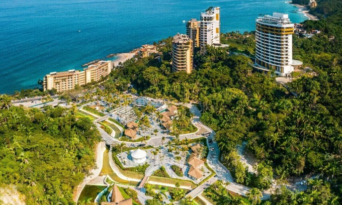 Emiliano Zapata Resort | Happy New Year at Hotel Mousai-Garza Blanca in Puerto Vallarta-n5 Diamond Resort