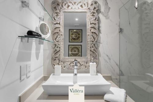Las Glorias Apartment | Harbor 171, Luxury Couples Retreat, Beach front