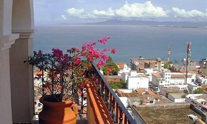 Downtown Puerto Vallarta Apartment | Hotel Suites La Siesta