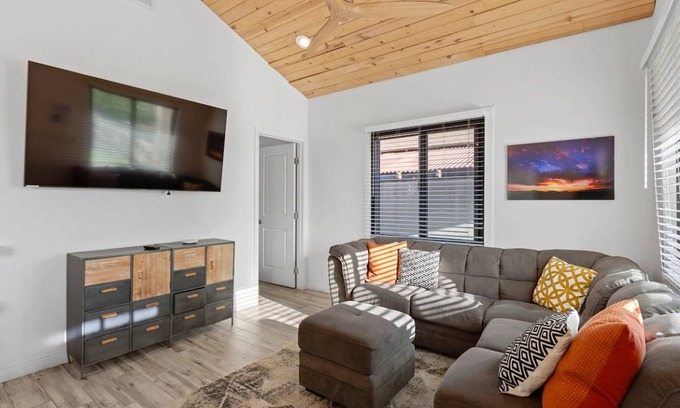 Evans Churchill House | House ∙ 5 bedrooms ∙ 12 guests