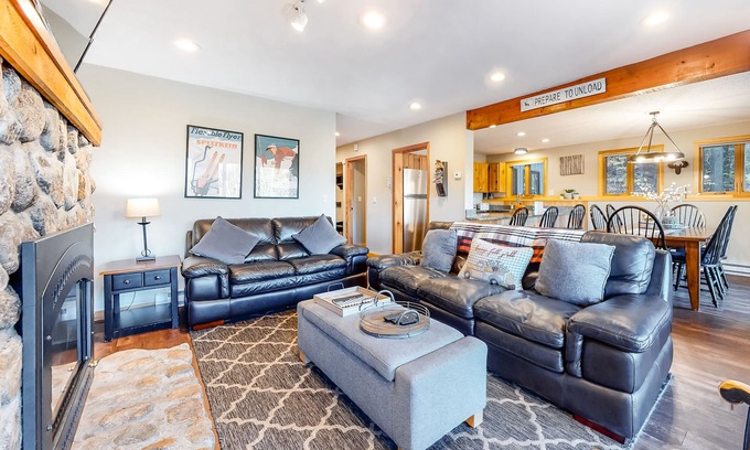 Jackson Condo | Inviting mountain view condo w/fireplace - near Story Land
