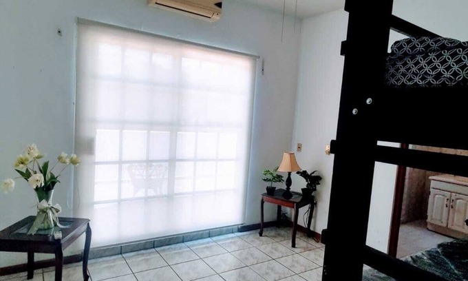 Monterrey House | La Casa Rosa Monterrey - Mountain View and Shopping Mall