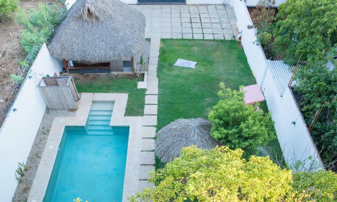 Los Tamarindos Hostel | La Surfhouse H