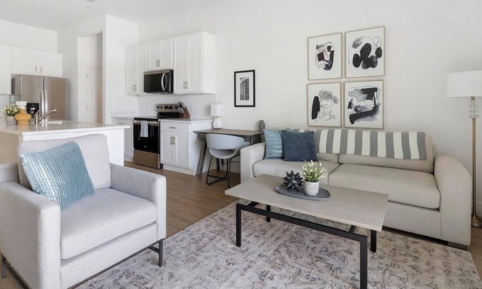 Casas Adobes Apartment | Landing | Modern 2BD, Pool