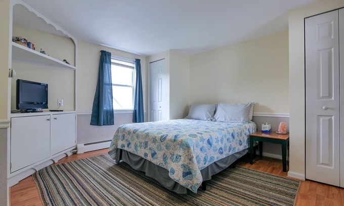 Ellsworth House | Large Open Concept 1BR/1Bath w Full Kitchen