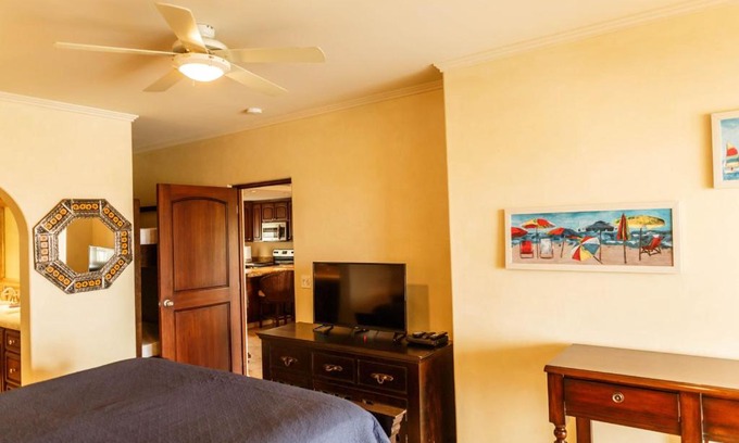 Zona Hotelera House | Las Maanitas E3301 2 BR by Casago
