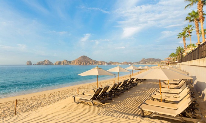 Los Cabos House | Located on the pristine medano beach