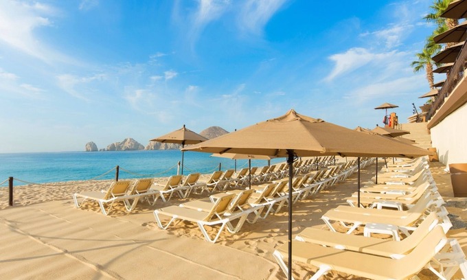 Los Cabos Resort | Located on the pristine medano beach