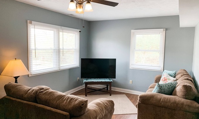 Oxford House | Location, location, location! In Oxford's Mile Square! 4 Bed/2 Bath Townhouse