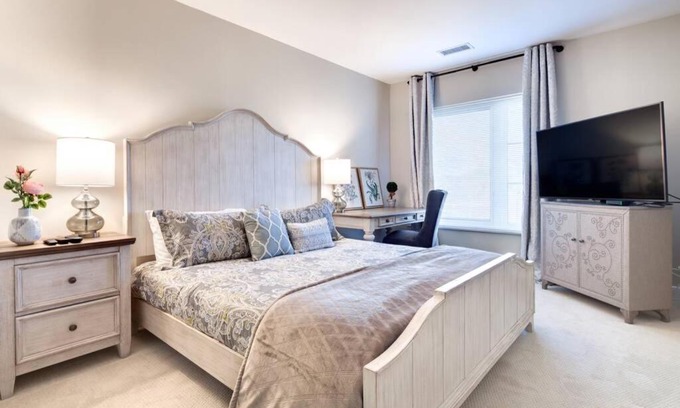Old Town West Apartment | Luxe 2 BR With 2 King Beds Only 2 Blocks to Metro and Free Parking