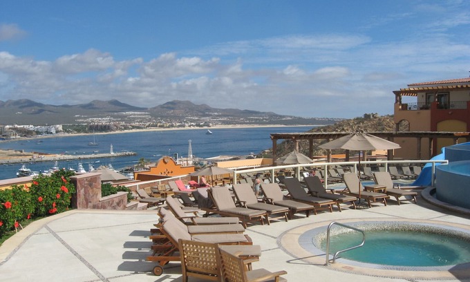 Marina Condo | Luxury 1 Bedroom Accommodation for 4 People On the Pacific Ocean