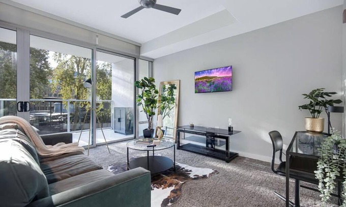 Tempe Apartment | Luxury 1 BR Highrise near ASU