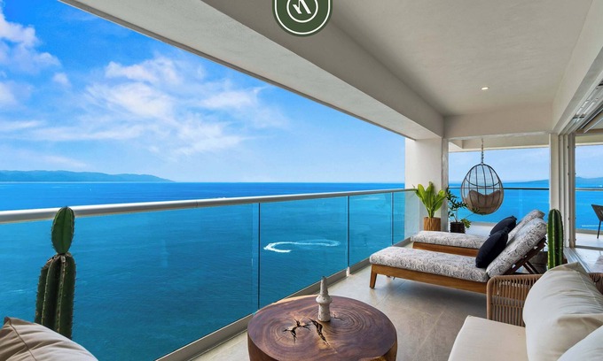 Las Glorias Apartment | Luxury 4 BR Condo Amazing Views - Beach - Pools