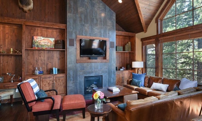 Truckee House | Luxury 4BD Townhome at Village at Northstar - Village Walk 37