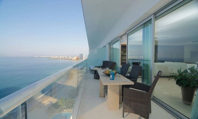 North Hotel Zone Apartment | Luxury beachfront condo in superb location