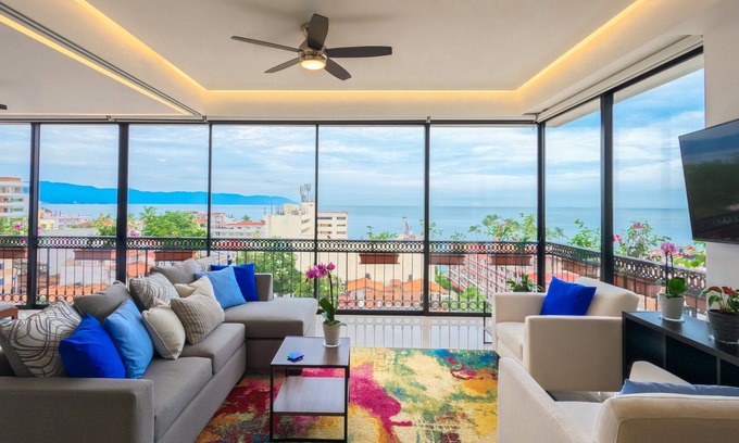 Romantic Zone Condo | Luxury Oceanview Condo, floor to ceiling windows