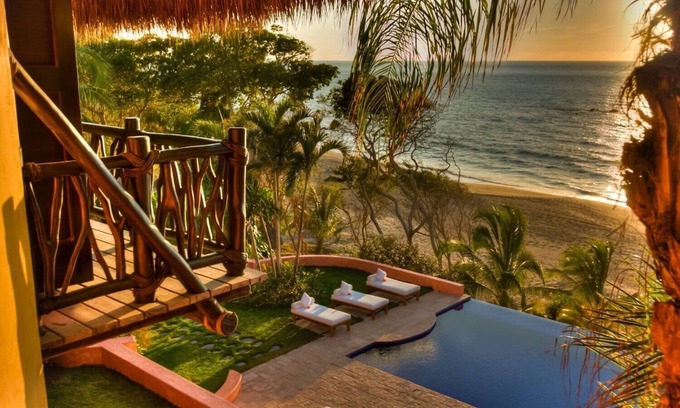 Sayulita Villa | Luxury villa with private beach and swimming pool near charming Sayulita.