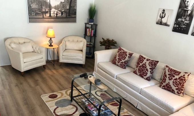 Royal Oak House | Main Street Ranch - Downtown RO