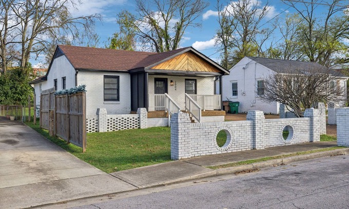 Cumberland Gardens House | Modern Close to Downtown North 30+Day