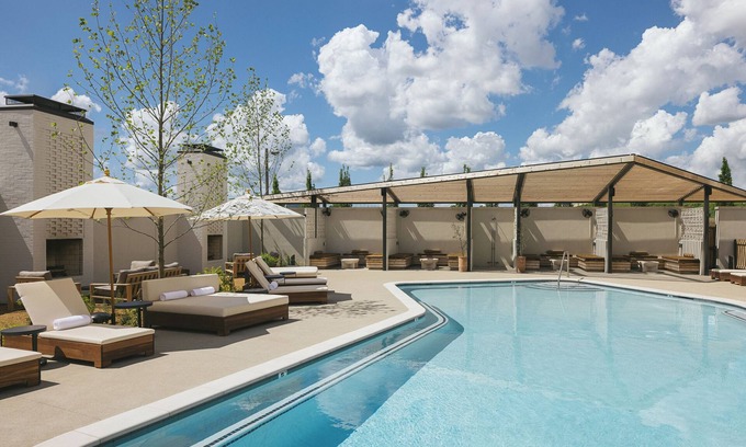 East Nashville Hotel | Modern Loft-Style Suites with Rooftop Pool – Steps from Nissan Stadium