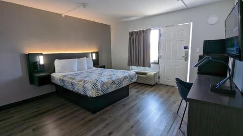 Leominster Hotel | Motel 6-Leominster, MA