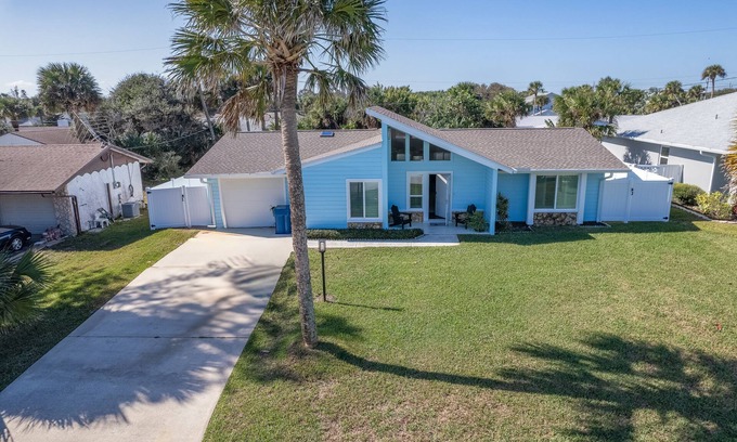 New Smyrna Beach House | Now Open For Winter! | Walk to Beach | Peaceful Area! 4604K