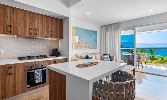 Las Glorias Apartment | Oceanfront 1BR with Balcony - Sea View & Pools