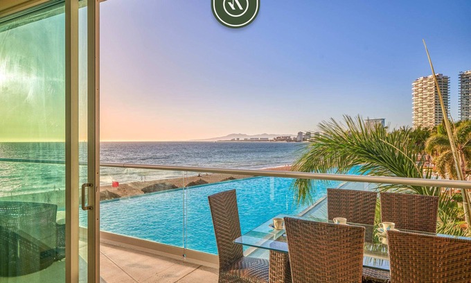 North Hotel Zone Apartment | Oceanfront 4 BR Condo - Beach - Infinity Pool