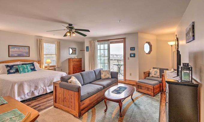 Lincolnville Apartment | Oceanfront Lincolnville Studio w / Private Balcony!