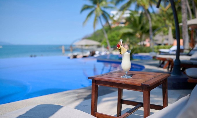 La Cruz de Huanacaxtle House | Oceanfront house in five-star beachfront resort